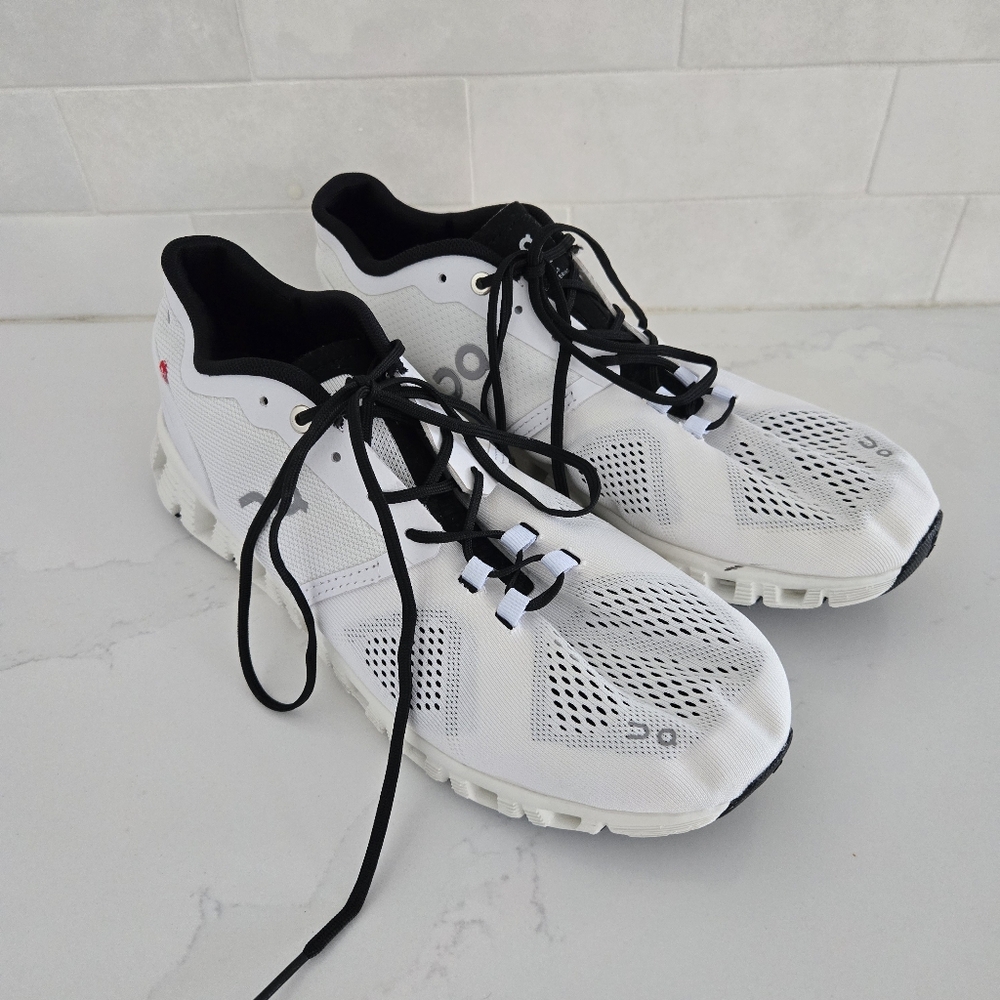On Cloud X Athletic Running Shoe Men's Size 11 White Black - Picture 2 of 10